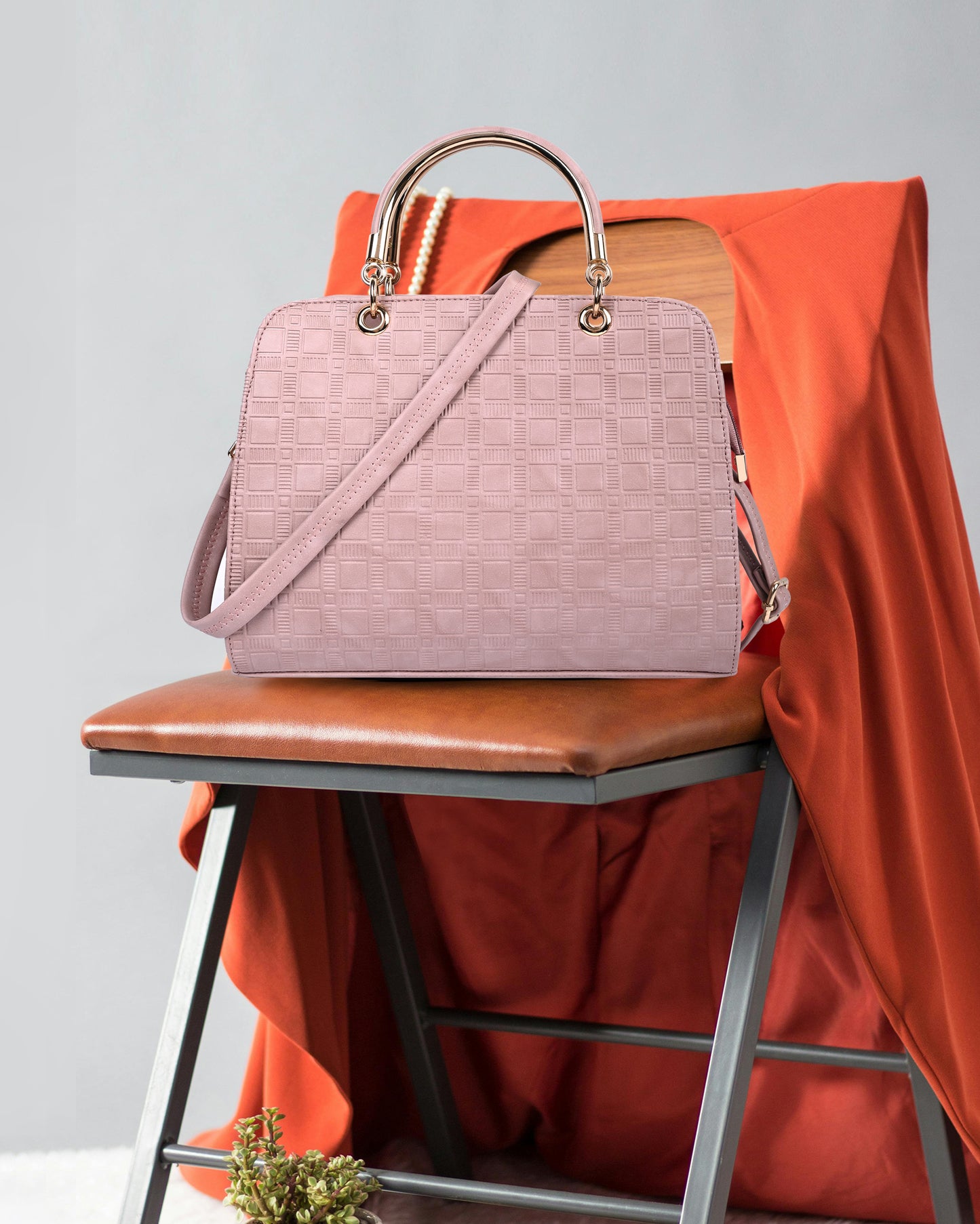 Chic Pink Fashion-conscious Hand Bag